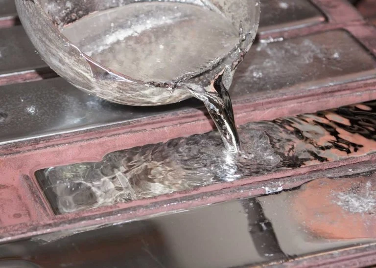 Zamak döküm sırasında sıvı metal